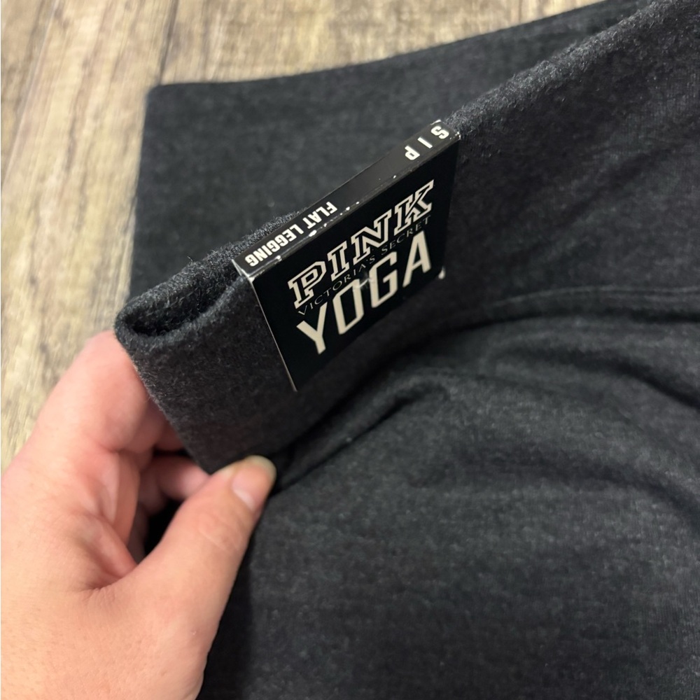 Victoria's Secret women’s Leggings - Black and Blue - Picture 4 of 4